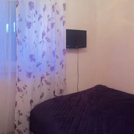Sleeps 12 Nyaraló